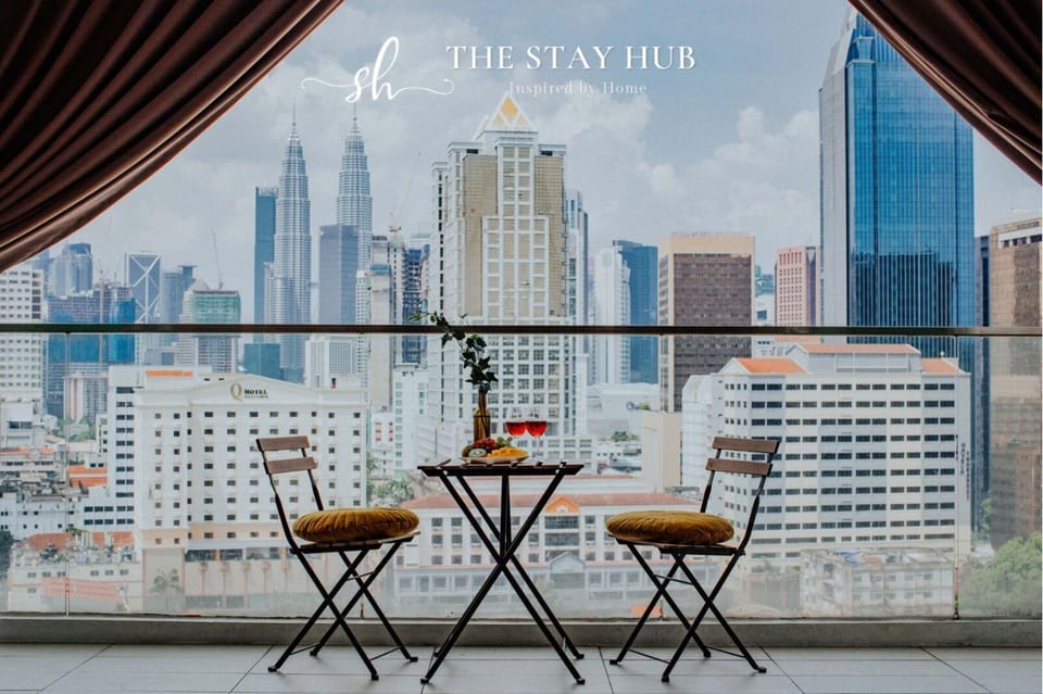 View (from property/room), Balcony/Terrace, City view