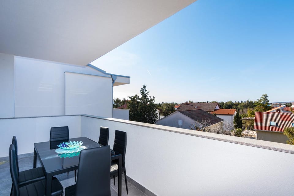 Pasko 2 modern furnished ap for 7 Apartment in Novalja
