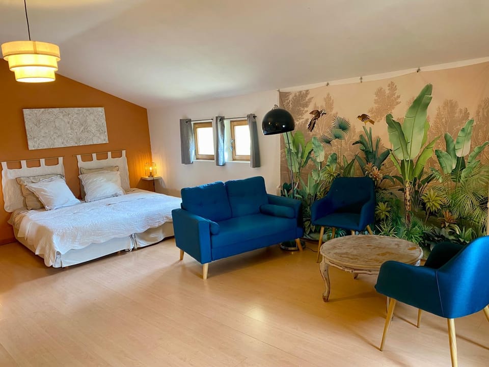 Property building, Kitchen or kitchenette, Swimming pool, Breakfast