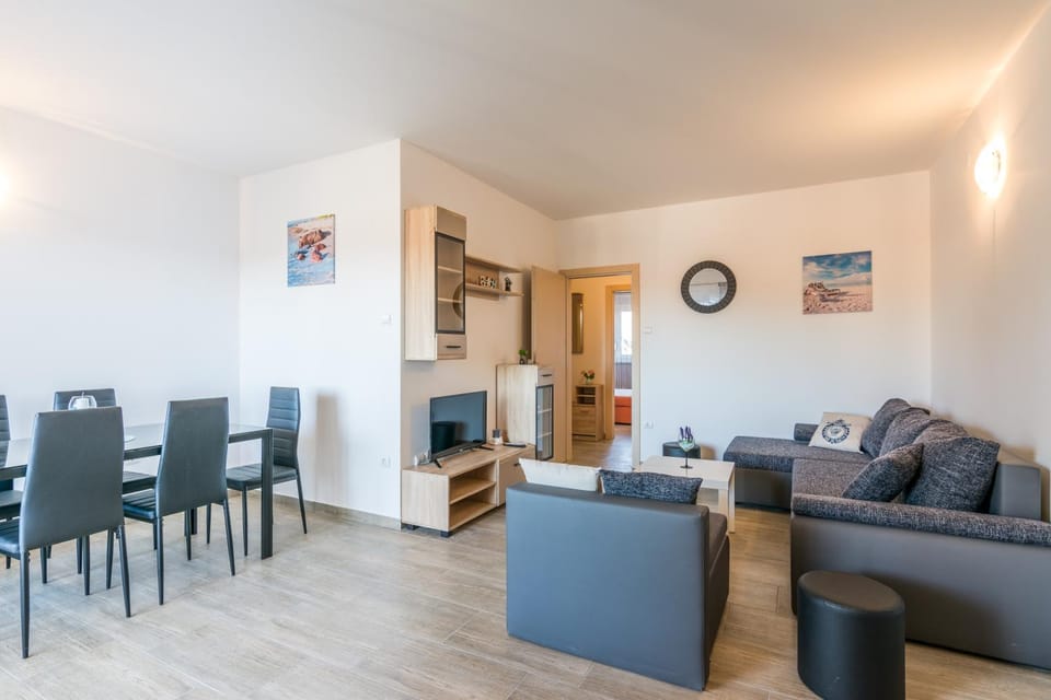 Pasko 3 modern furnished ap for 7 Apartment in Novalja