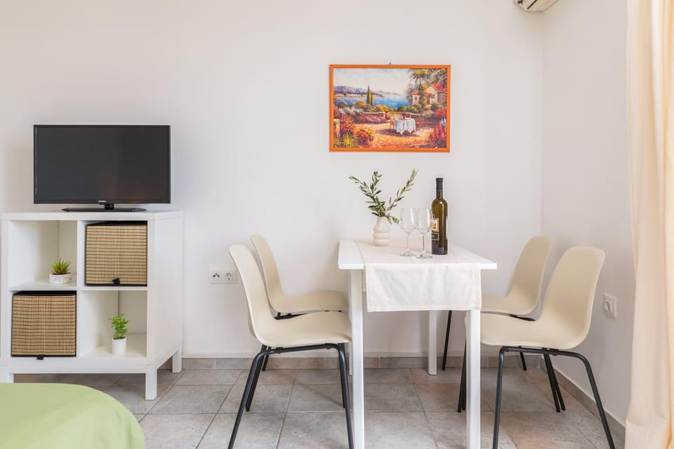 TV and multimedia, Dining area