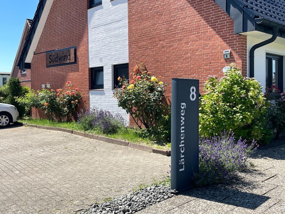 Property building, Day, Parking