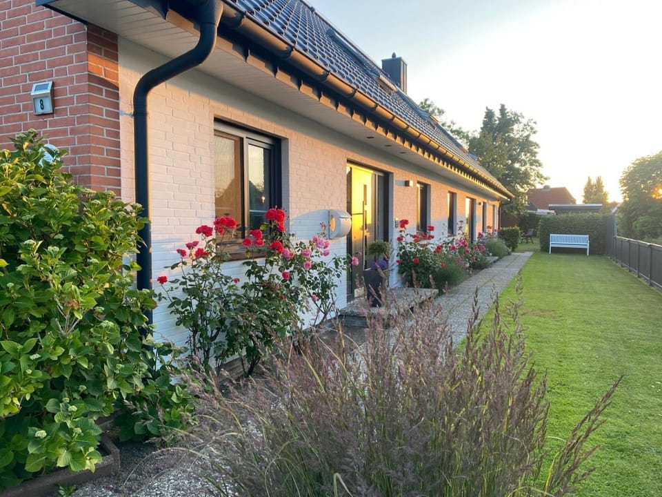 Facade/entrance, Sunset