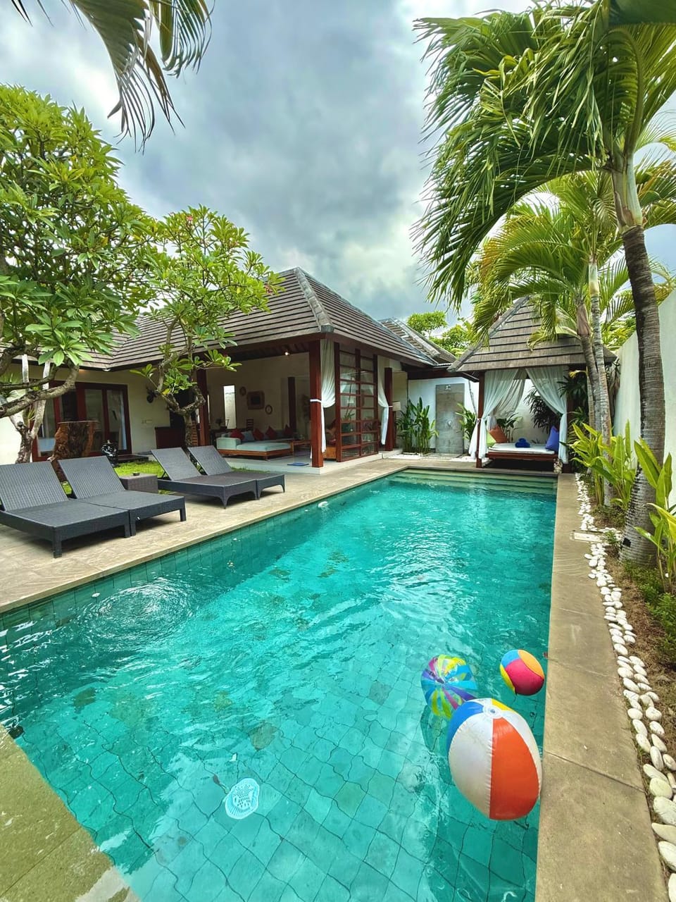 Property building, Garden, Garden view, Pool view, Swimming pool, sunbed