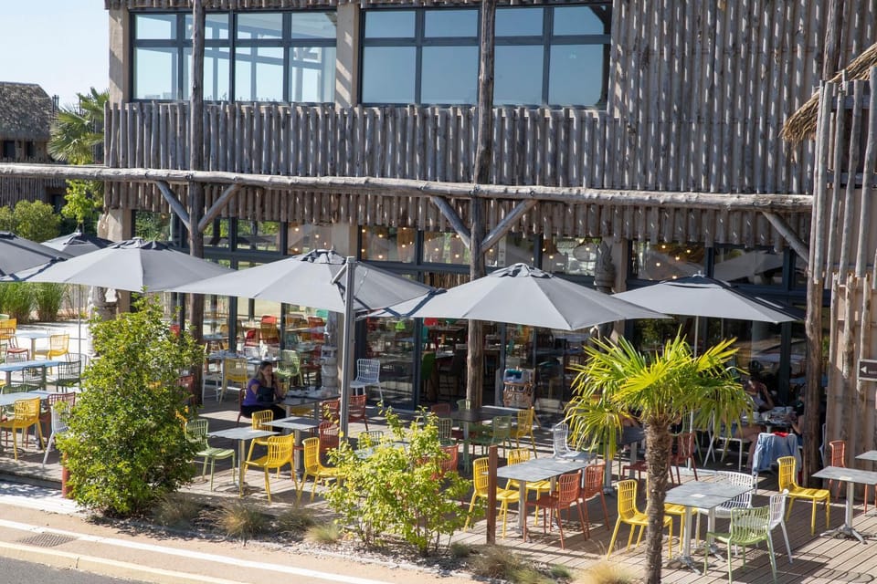 Property building, Patio, People, Balcony/Terrace