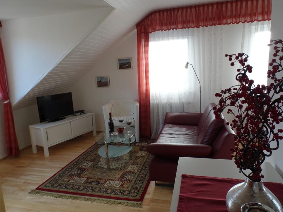 TV and multimedia, Living room, Photo of the whole room, Decorative detail, Seating area