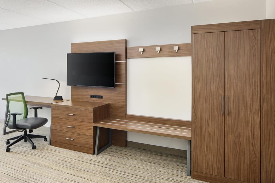 Bedroom, wardrobe