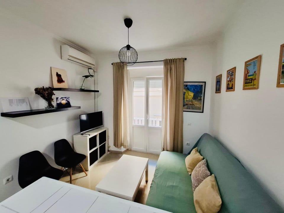 TV and multimedia, Balcony/Terrace, Living room, Photo of the whole room, Seating area, Street view, heating, air conditioner