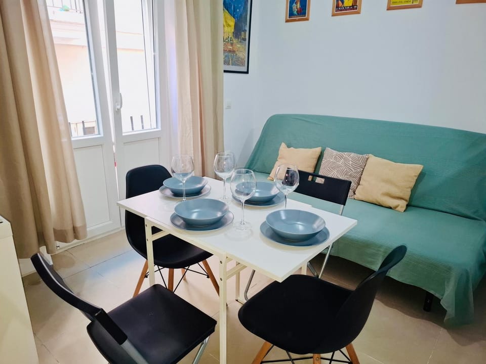 TV and multimedia, Balcony/Terrace, Living room, Seating area, Dining area, Street view, heating, air conditioner