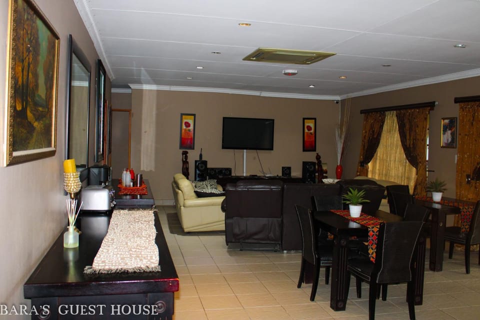 Communal lounge/ TV room, TV and multimedia, Living room