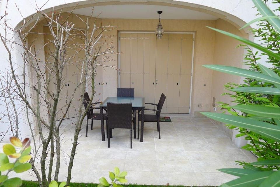 Patio, Dining area
