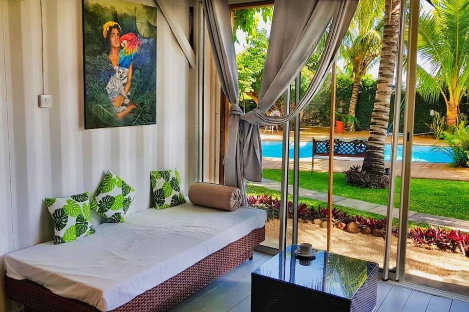 Garden, Living room