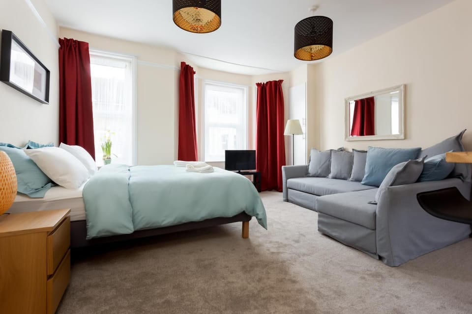 Stylish Town Centre Apartment Close to Beach and Shops Apartment in Bournemouth