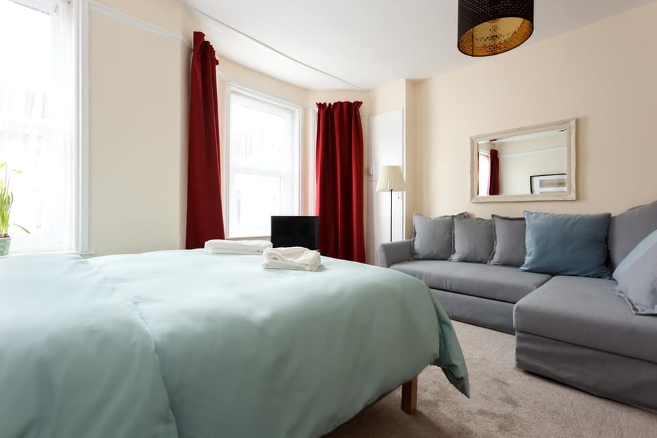 Stylish Town Centre Apartment Close to Beach and Shops Apartment in Bournemouth