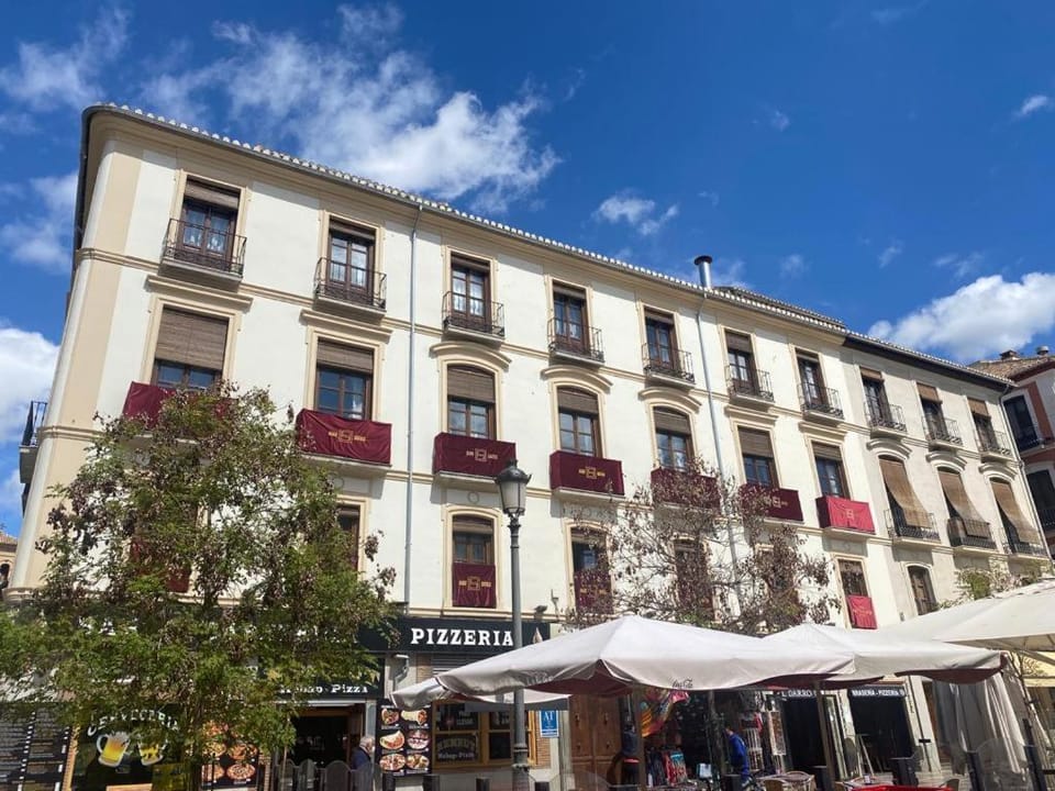 BiBo Suites Plaza Nueva Apartment hotel in Granada