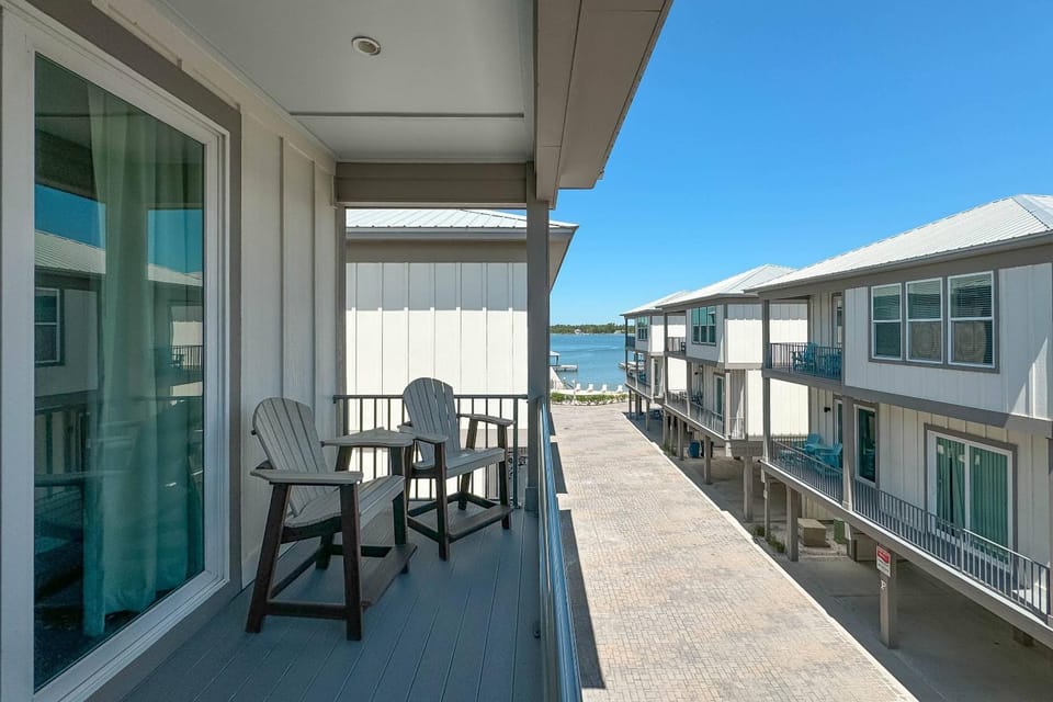 Latitude Adjustment House in West Beach