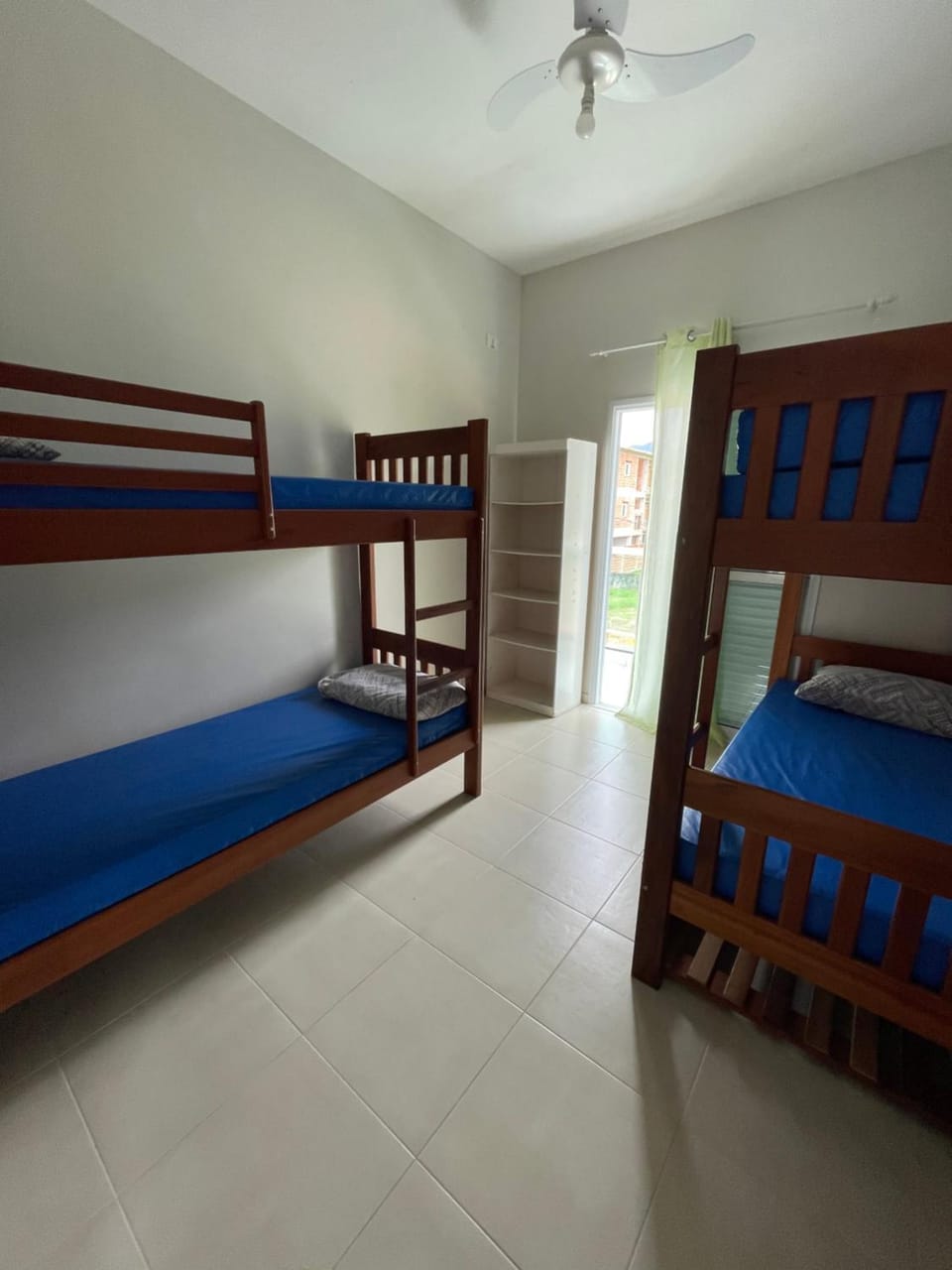 Bed, Photo of the whole room, bunk bed
