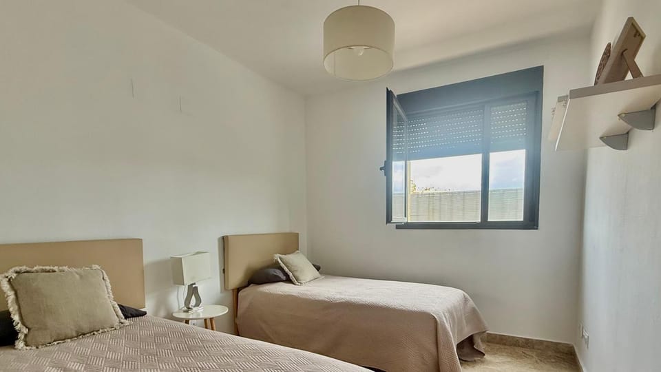 Keywise Perfect location next to María Zambrano STATION, central , beach ,pool and free Parking Apartment in Malaga