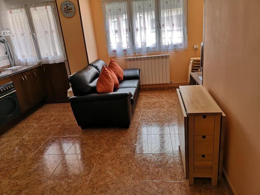 Kitchen or kitchenette, Living room, internet