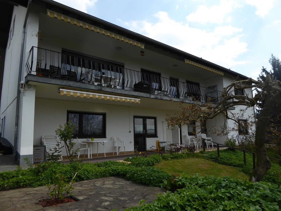 Property building, Garden, Balcony/Terrace