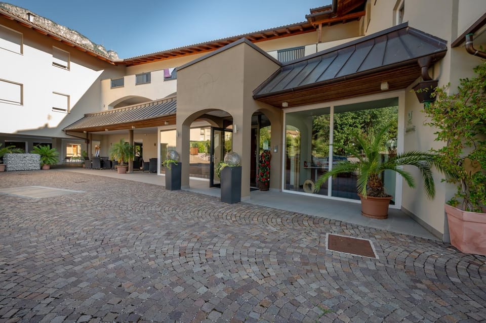 Property building, Balcony/Terrace
