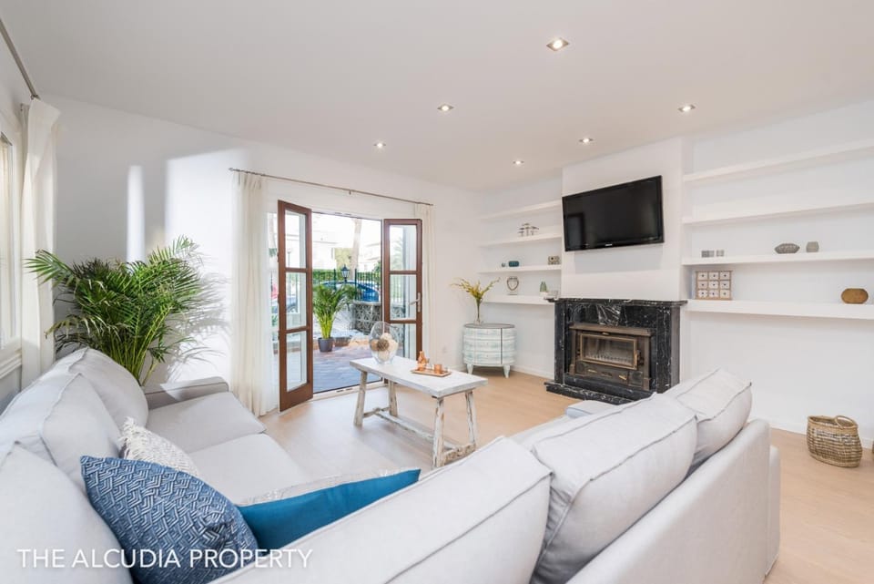 Communal lounge/ TV room, Living room