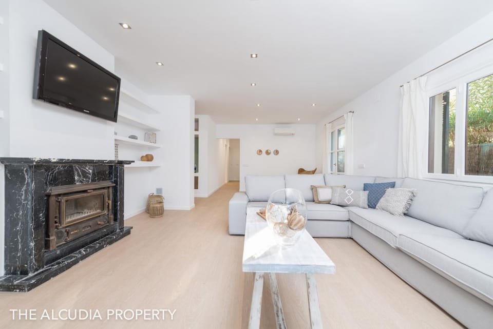 Communal lounge/ TV room, Living room