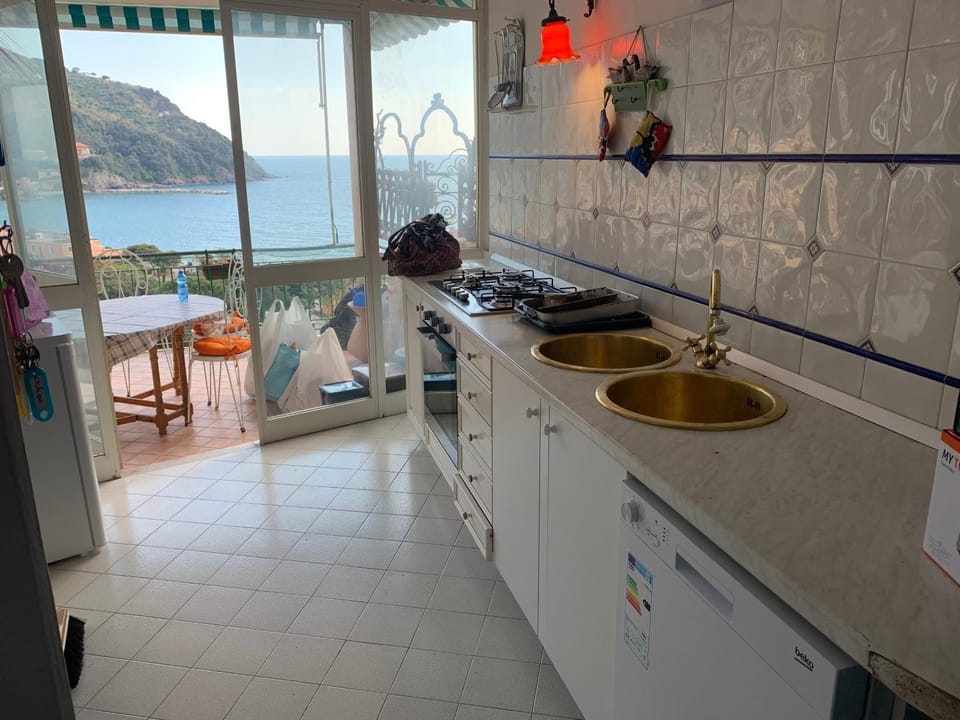 Kitchen or kitchenette, Dining area, Sea view, stove