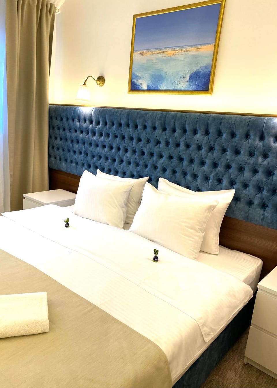 Bed, towels