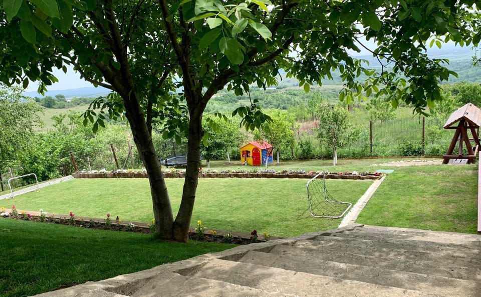 Casuta de pe dealul Seciu House in Prahova, Romania