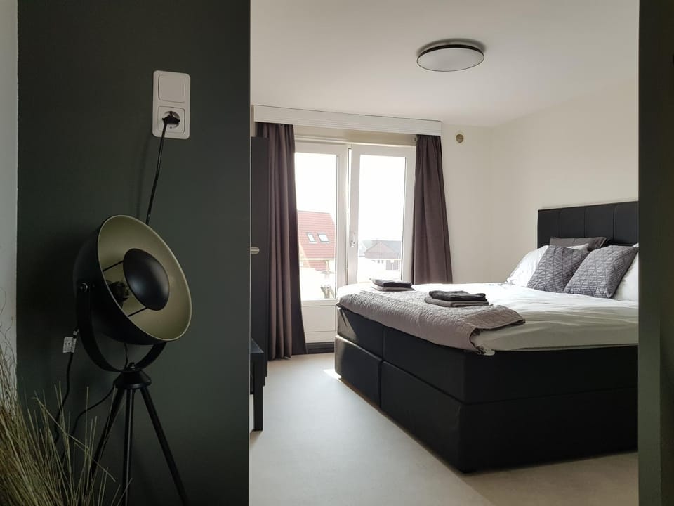 Bed, Living room, Bedroom