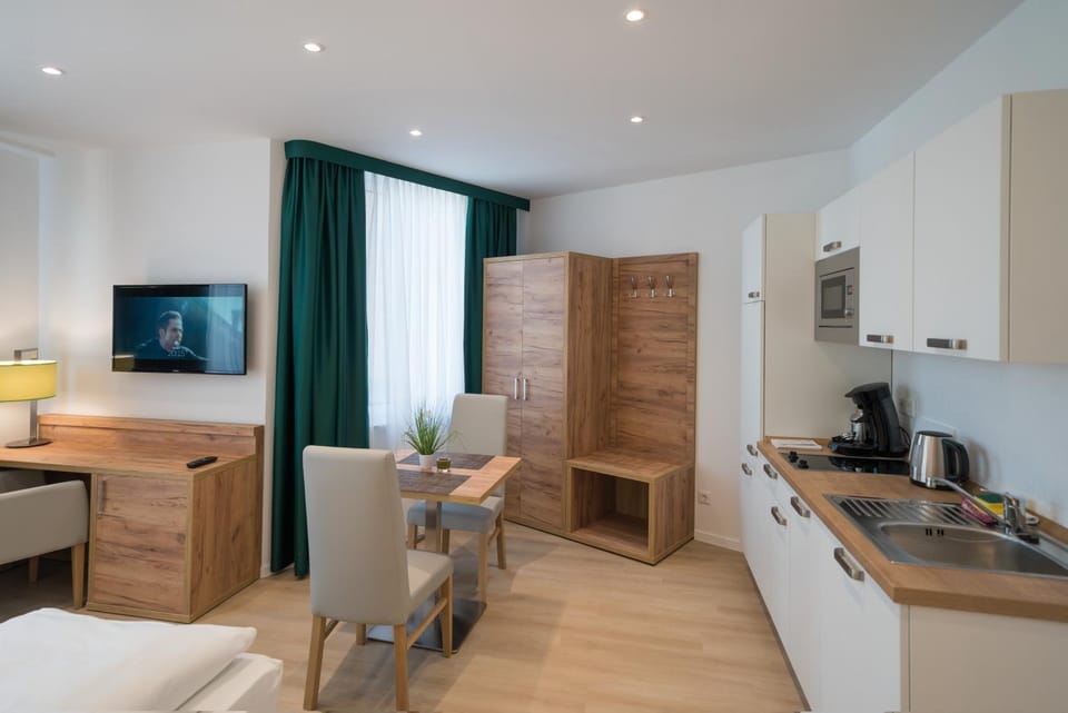 TV and multimedia, Kitchen or kitchenette, Dining area