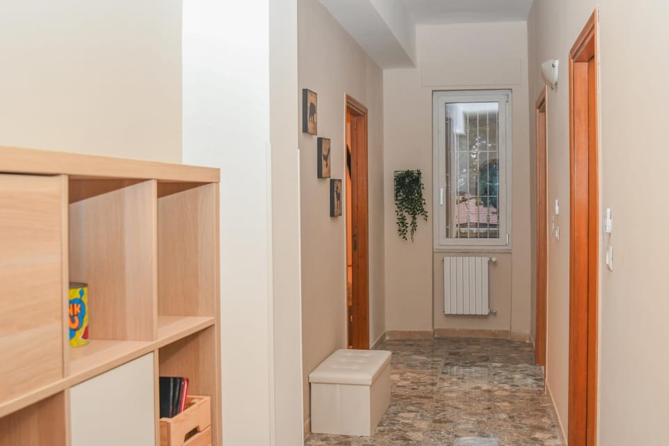 Restaurant/places to eat, wardrobe