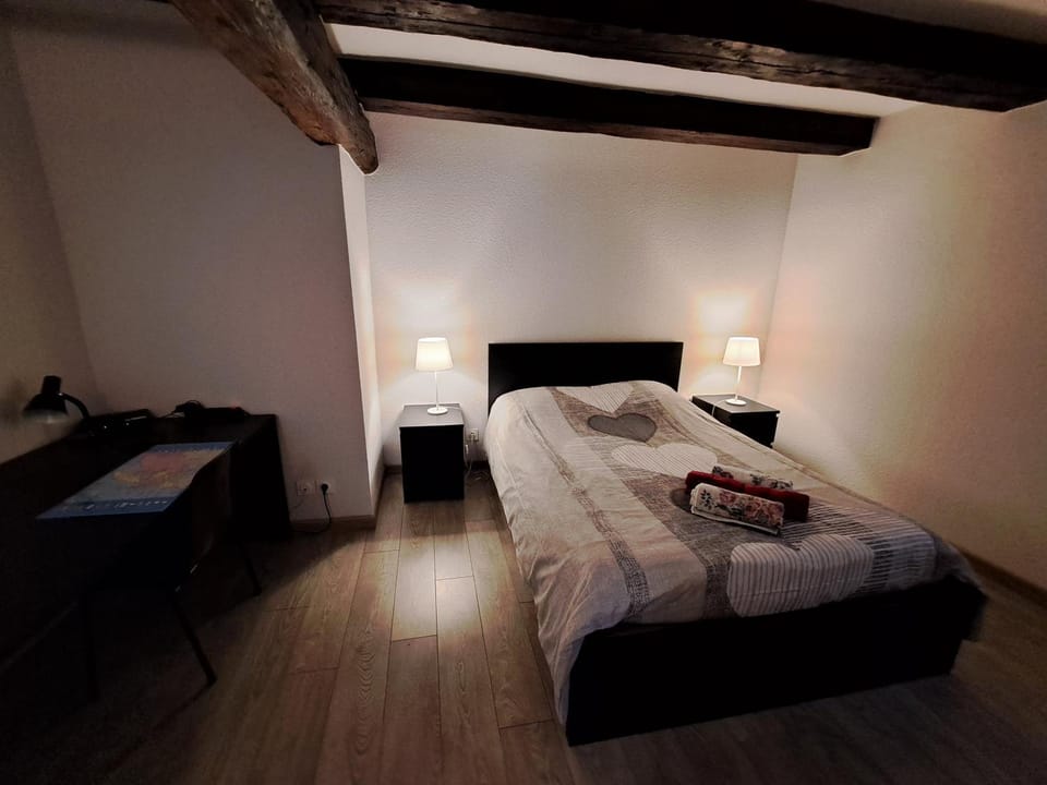 Bed, Photo of the whole room