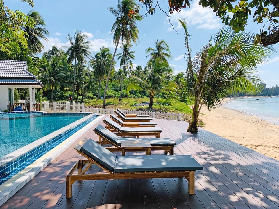 Beach, Swimming pool, Swimming pool