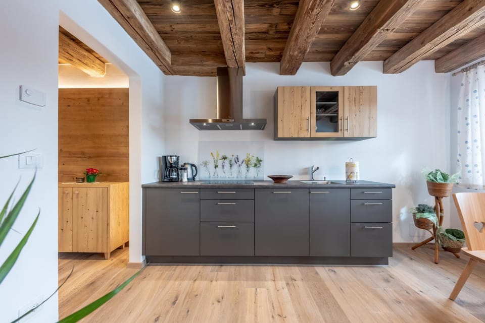 Property building, Kitchen or kitchenette, Living room