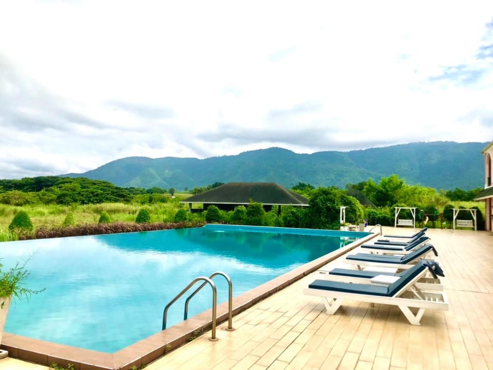 Property building, Natural landscape, Mountain view, Pool view, Swimming pool, Public Bath