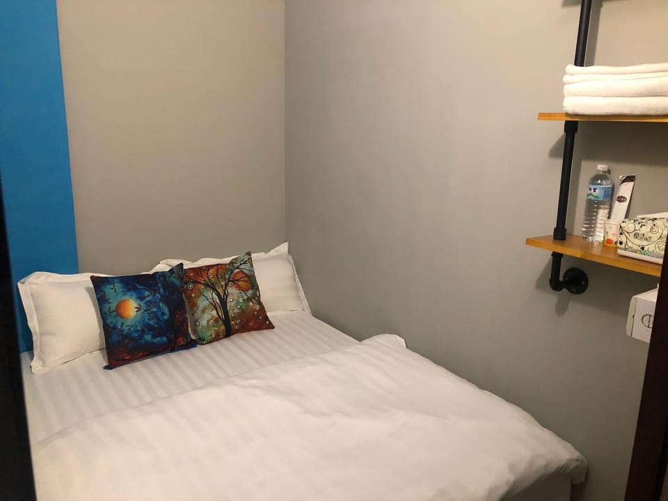一個好人民宿 青年旅舍衛浴共用的超級小隔間 花蓮縣民宿2410號 Hostel in Taiwan, Province of China