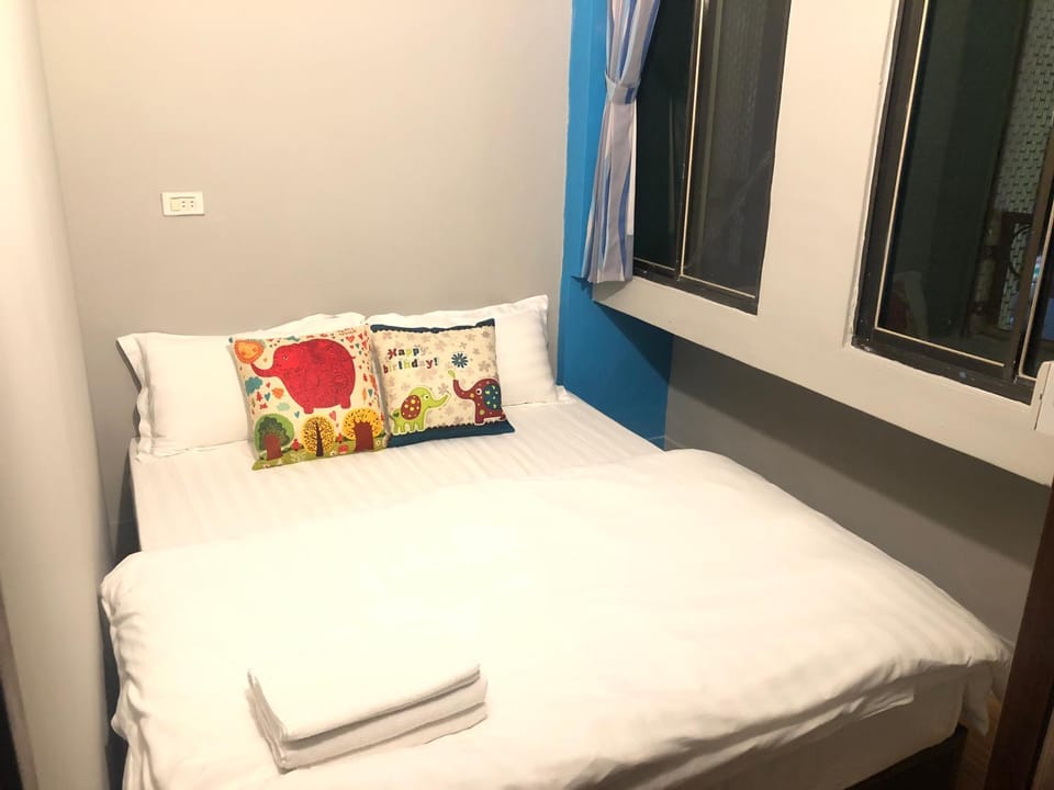 一個好人民宿 青年旅舍衛浴共用的超級小隔間 花蓮縣民宿2410號 Hostel in Taiwan, Province of China