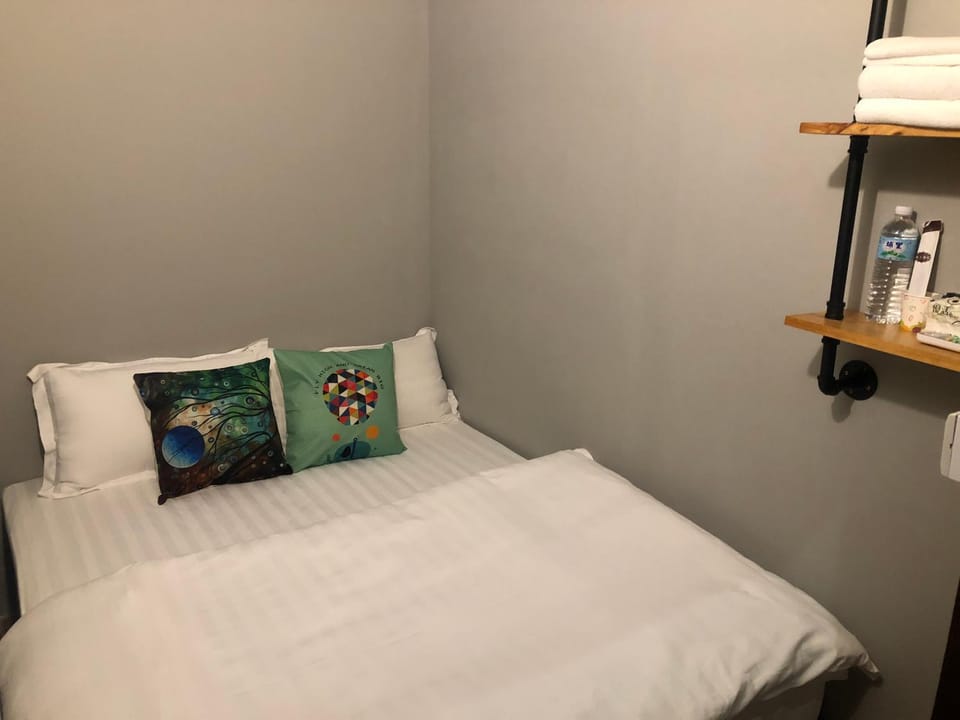 一個好人民宿 青年旅舍衛浴共用的超級小隔間 花蓮縣民宿2410號 Hostel in Taiwan, Province of China