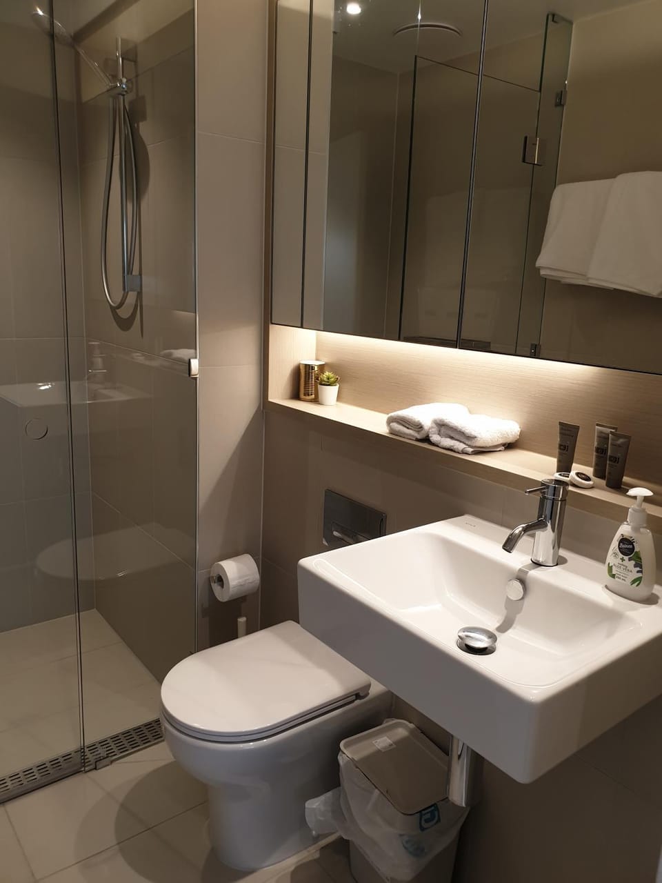 Orange Stay at Collins Wharf Apartment in Melbourne