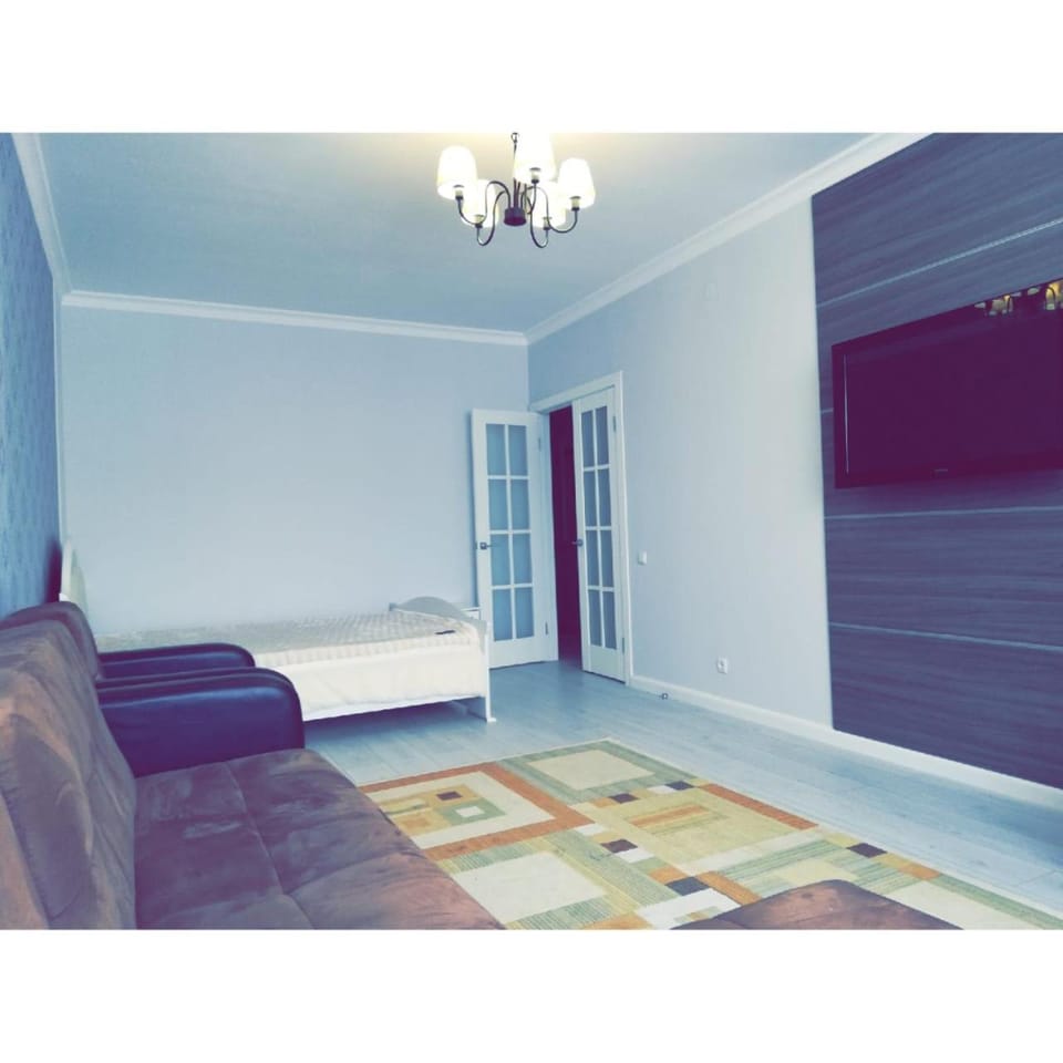 Bed, TV and multimedia, Living room, Seating area, Bedroom