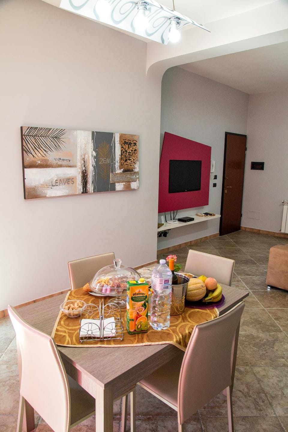 Dining area, Continental breakfast