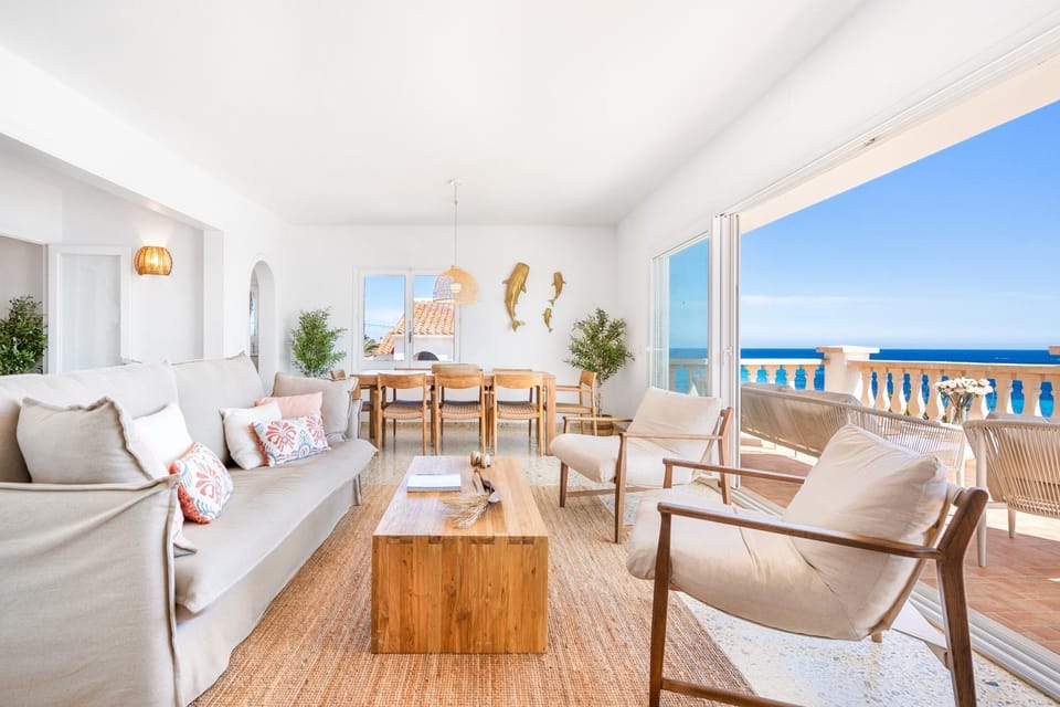 Living room, Dining area, Sea view