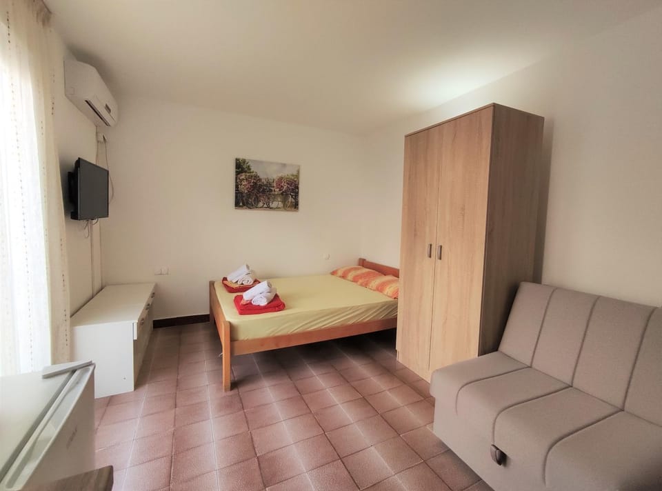 Bed, Photo of the whole room