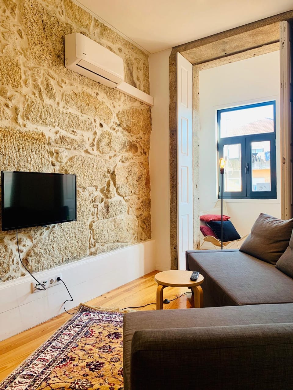 TV and multimedia, Living room, Decorative detail, Seating area