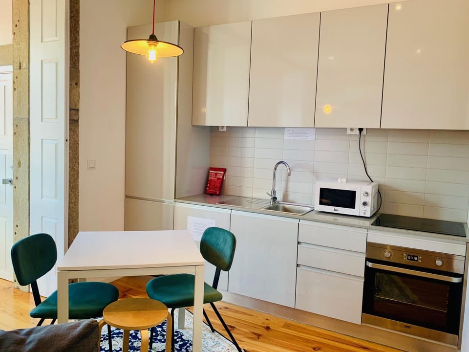 Coffee/tea facilities, Kitchen or kitchenette, Dining area