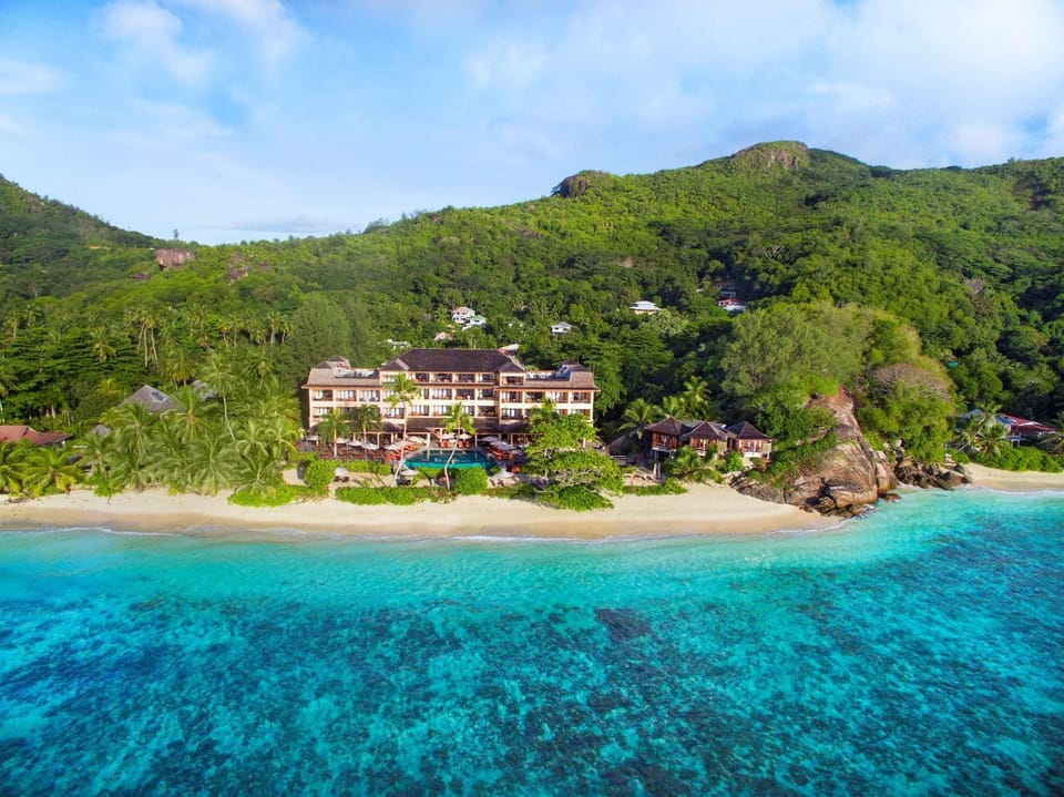 Property building, Bird's eye view, Beach, Mountain view, Sea view