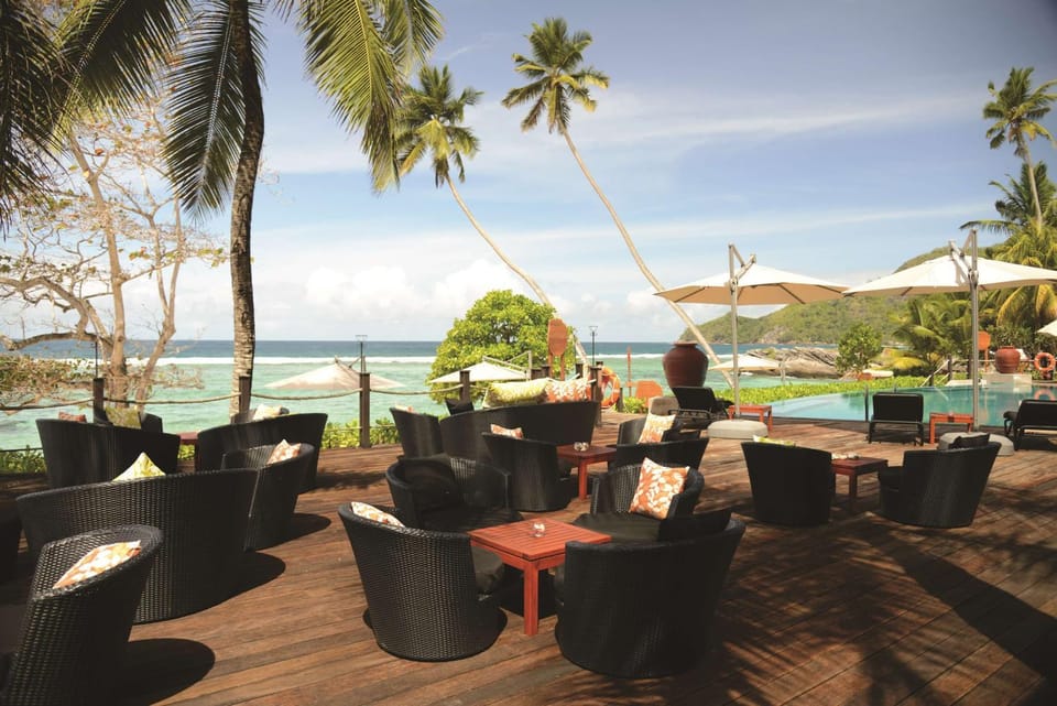 Restaurant/places to eat, Seating area, Pool view, Sea view, Swimming pool