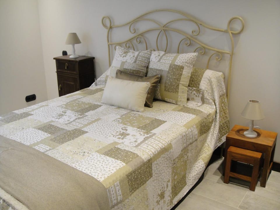 Bed, Photo of the whole room
